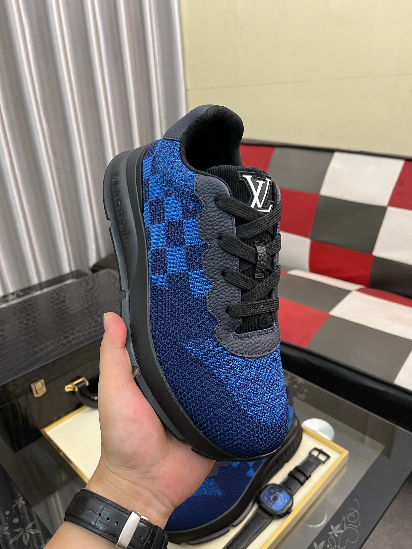 Men's Men's Shoes 💰640⌚️⌚️LV TARINE Louis Vuitton L Family Donkey Brand Casual Sports Shoes Skateboard Shoes Original purchase, development and production This LV Trainer sneaker is made of cow leather to create a complex upper, which requires several hours of ingenious sewing to complete. Inkjet printing renders a unique retro effect, and the classic configuration is from the hands of Virgil Abloh, showing the inspiration of retro basketball shoes. Exquisite packaging at the delivery counter🛍📦 ▪️Fabrics: Original customized first-layer cowhide ▪️Inner lining: Original customized breathable mesh ▪️Outsole: Original molded two-color TPU combination outsole ▪️Size: 38-44